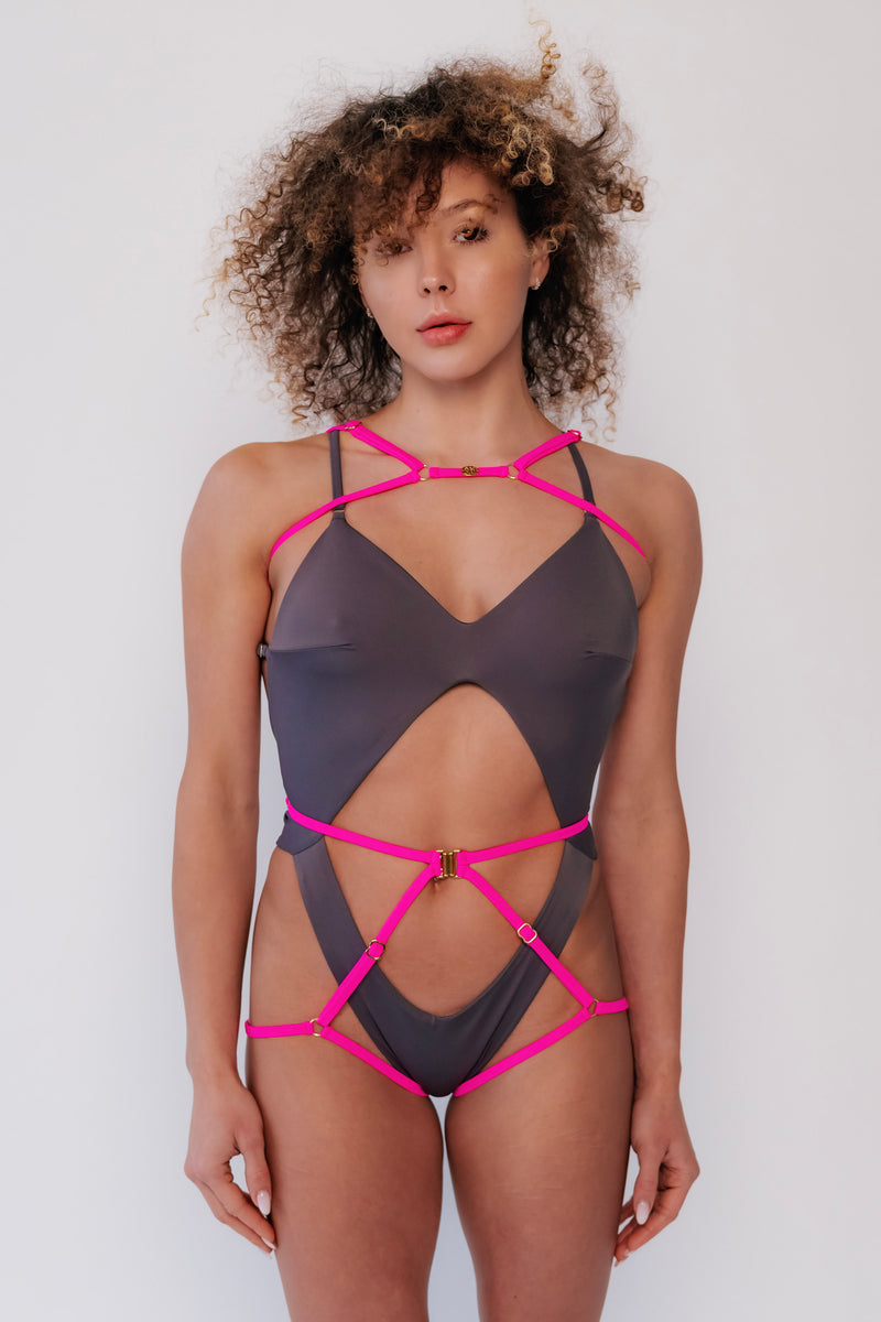 Sustainable pole wear: Sway Amber - pole wear - ECONYL regenerated nylon - pole wear